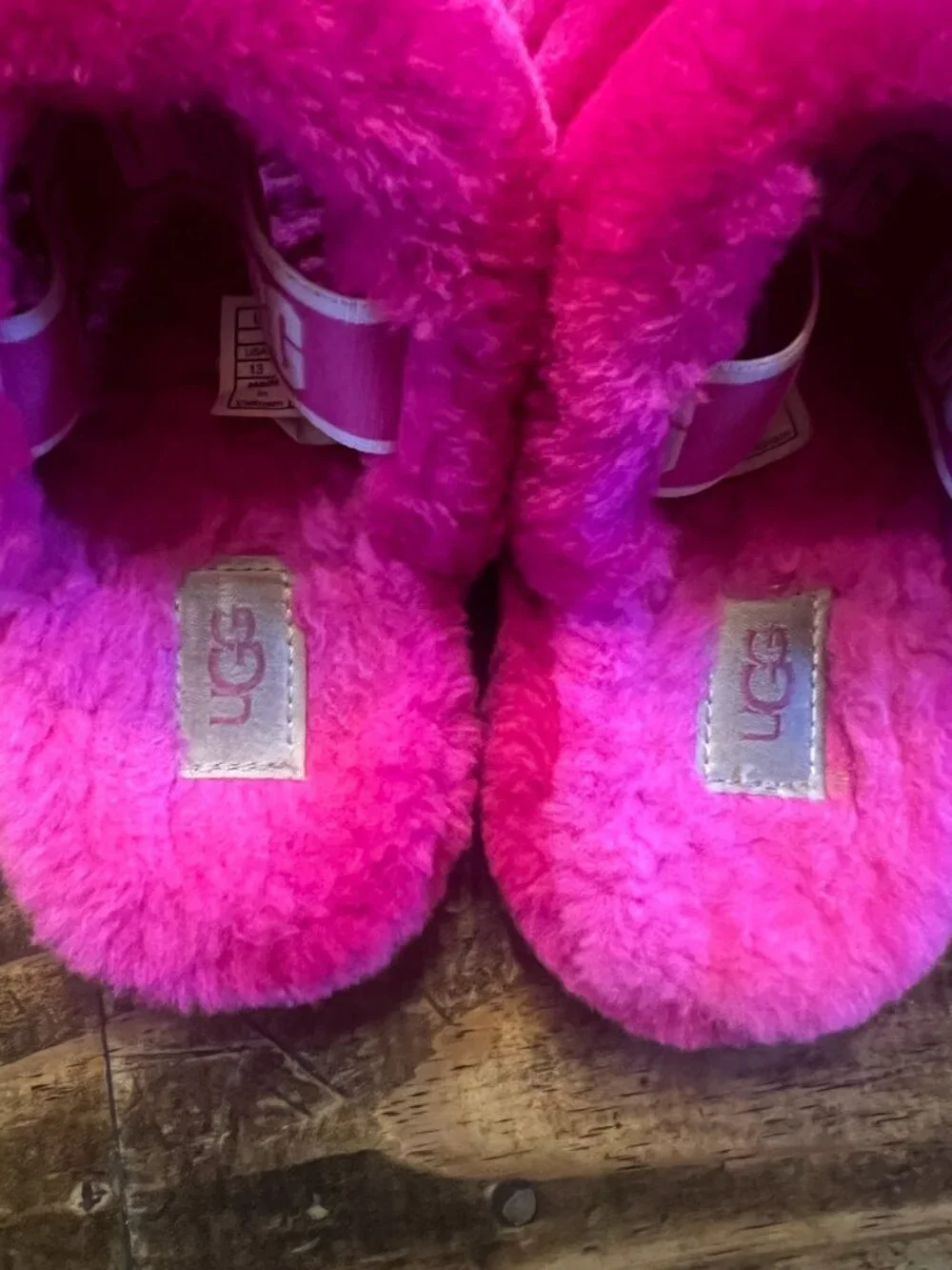 Fluff Yeah Slide UGG Kids Hot Pink